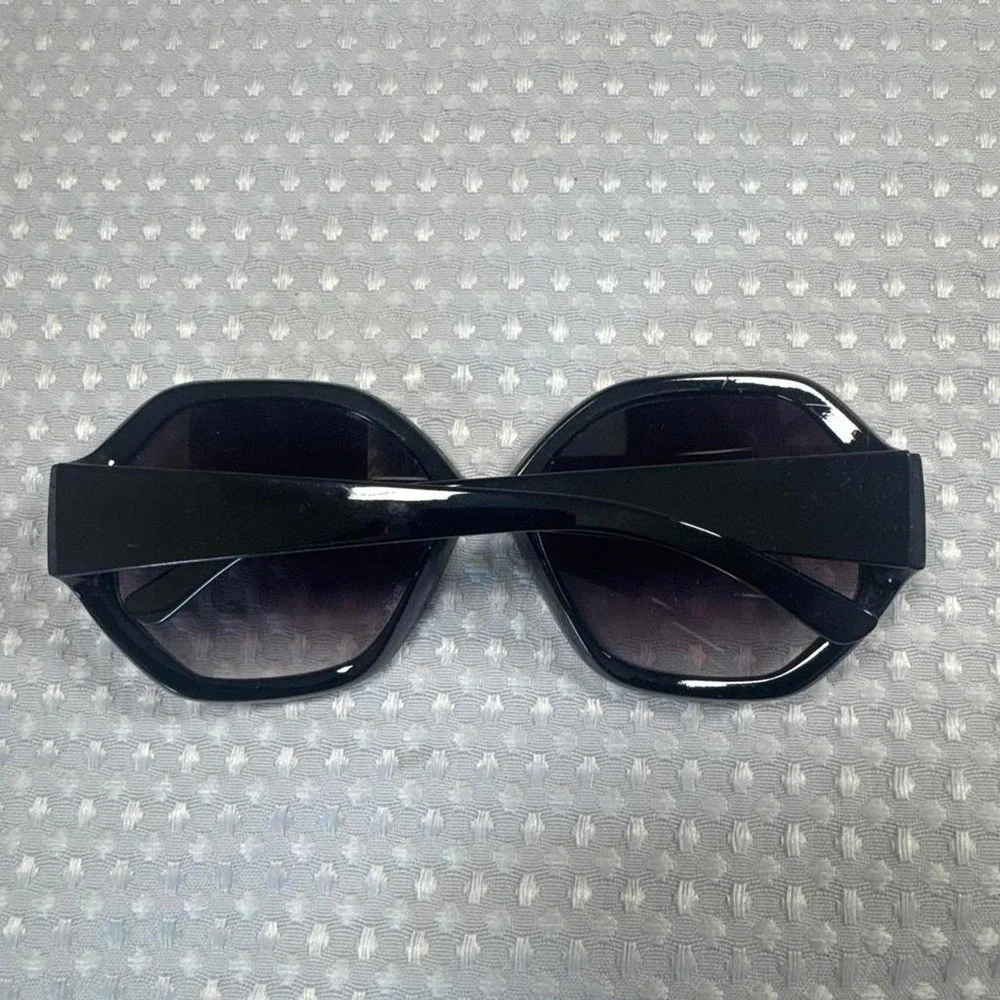 American Eagle Outfitters Rare Vintage Black oversized geometric sunglasses.